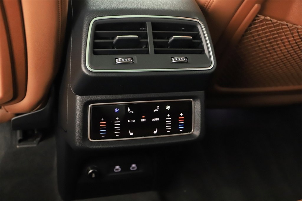 Used 2024 Audi Q8 e-tron Premium Plus w/ Premium Plus Package image 22