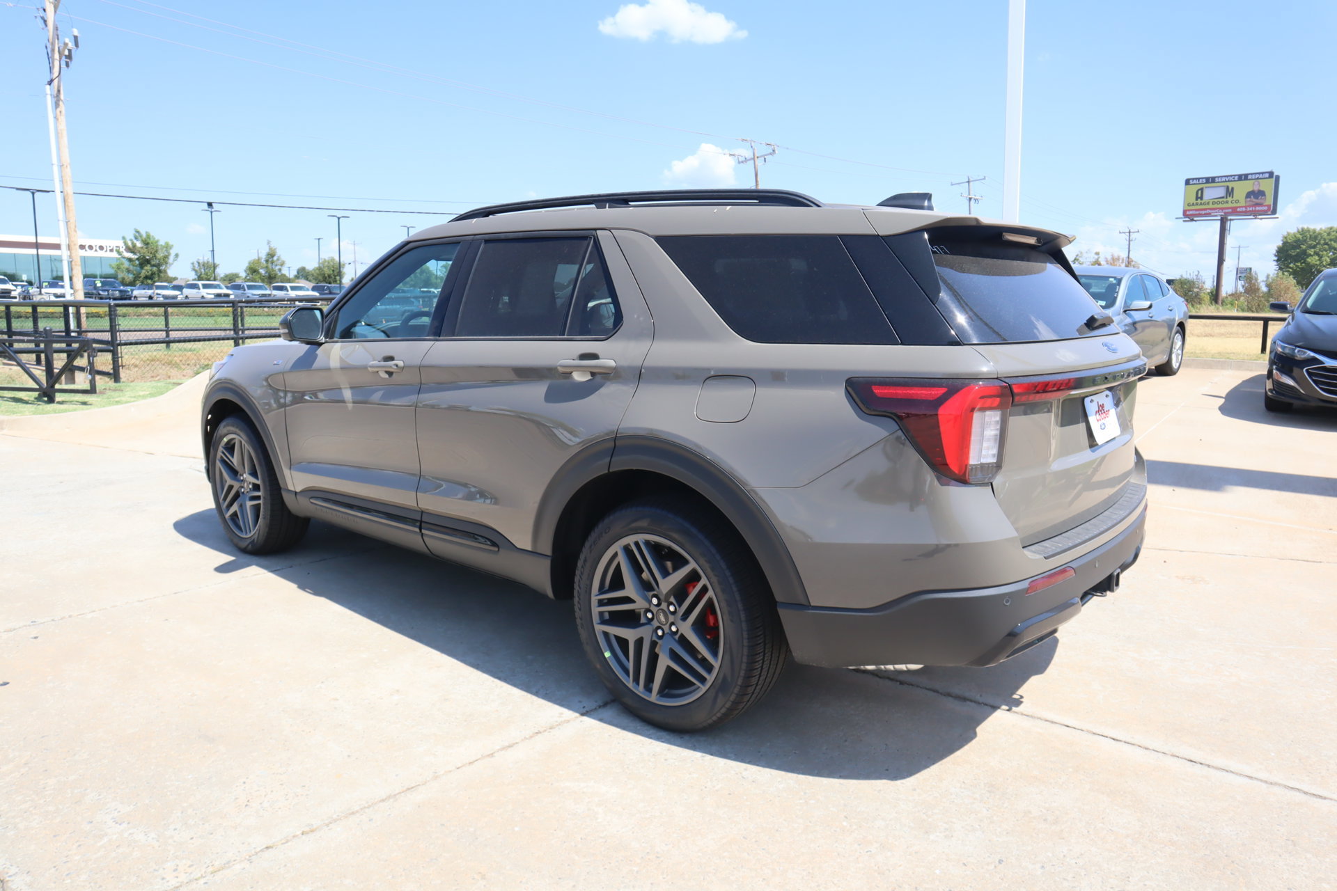 New 2026 Ford Explorer ST-Line w/ ST-Line Street Pack AWD/4WD image 26
