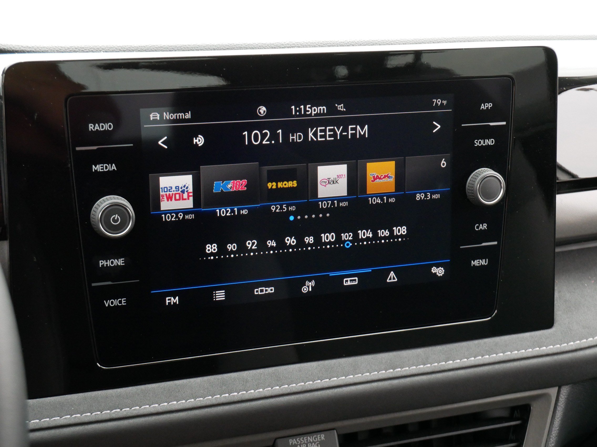 Certified 2025 Volkswagen Taos SE AWD/4WD image 22