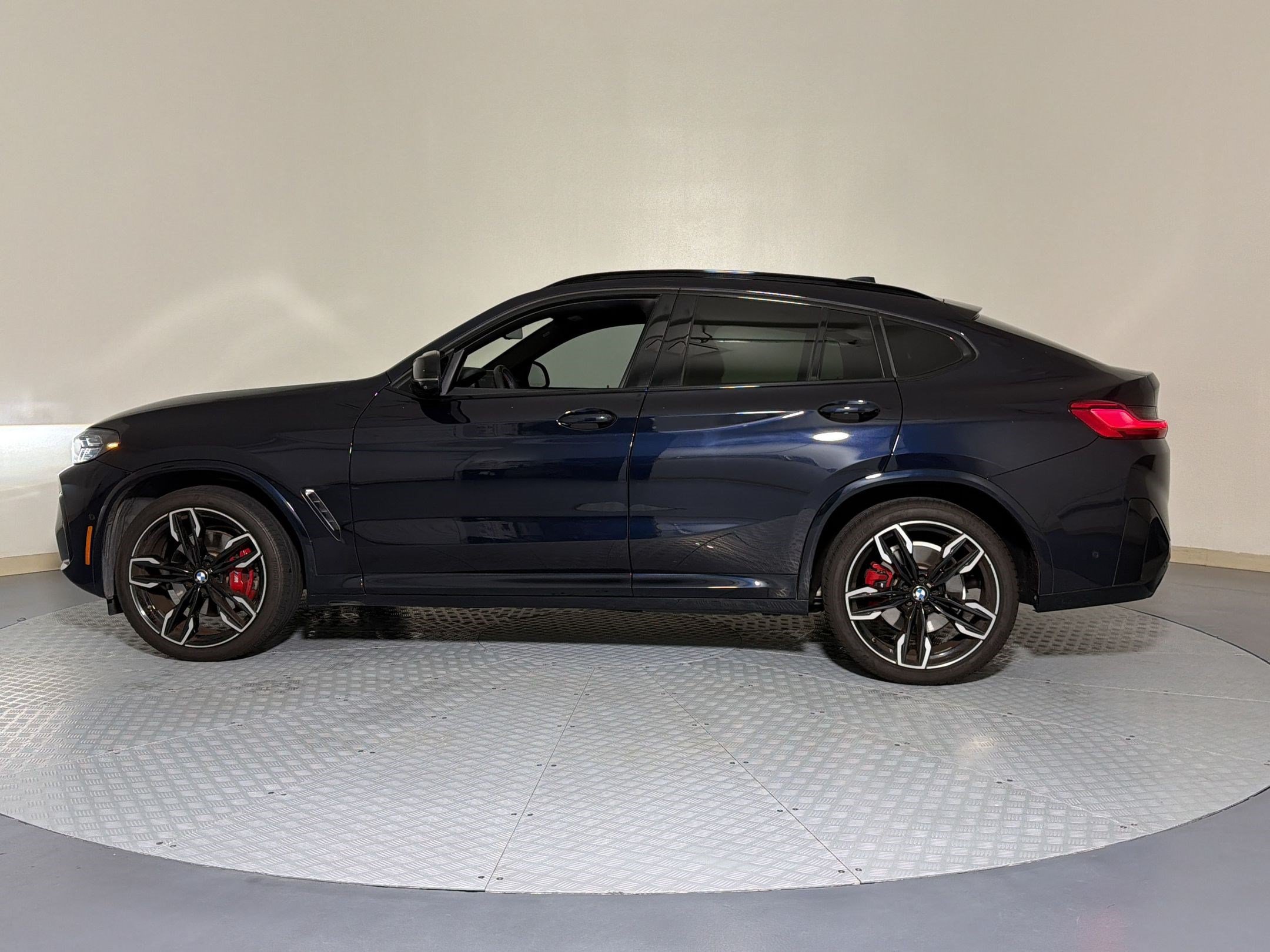 Certified 2024 BMW X4 M40i w/ Premium Package AWD/4WD image 2