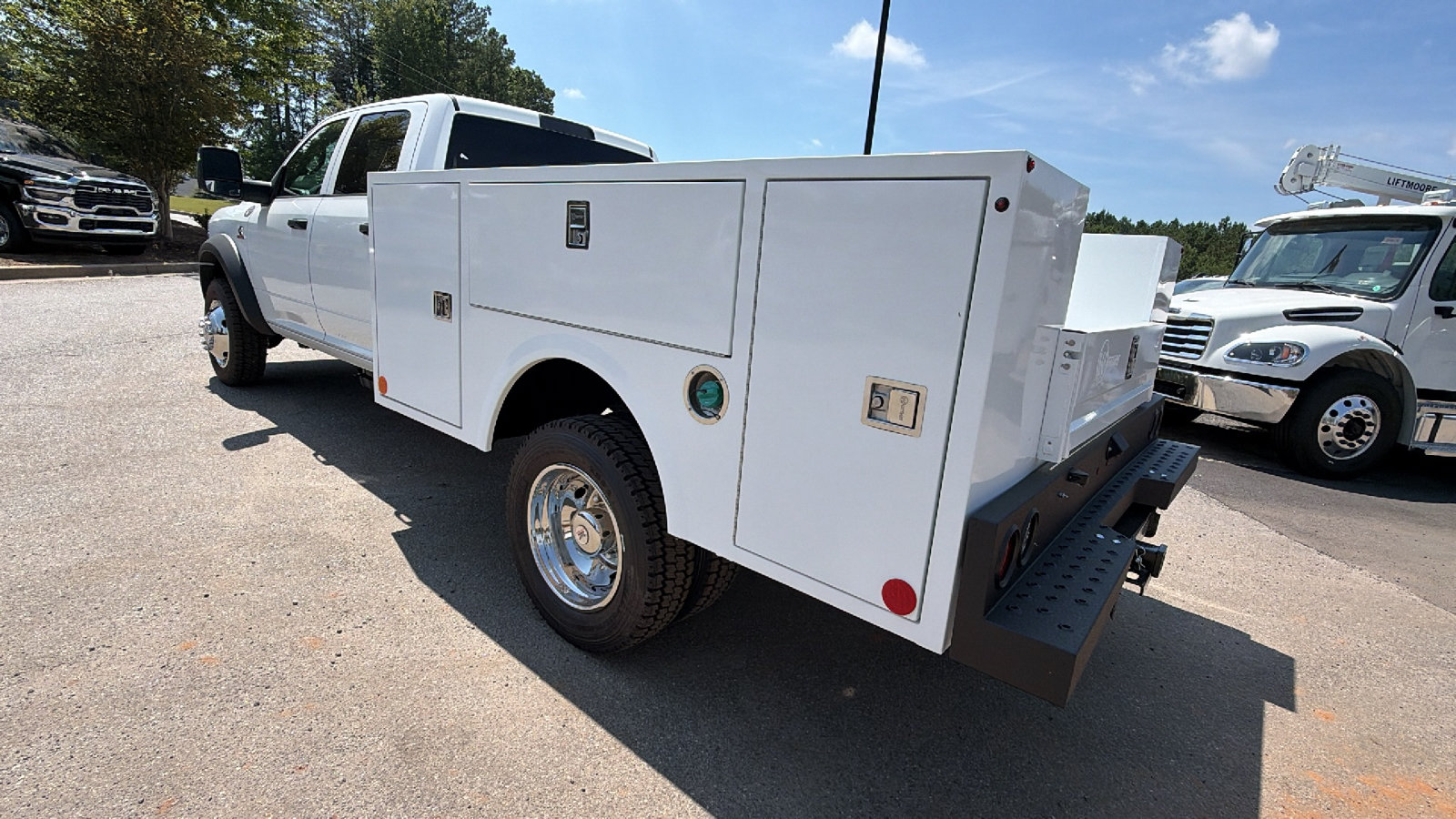 New 2026 RAM 5500 Tradesman w/ Chrome Appearance Group AWD/4WD image 10