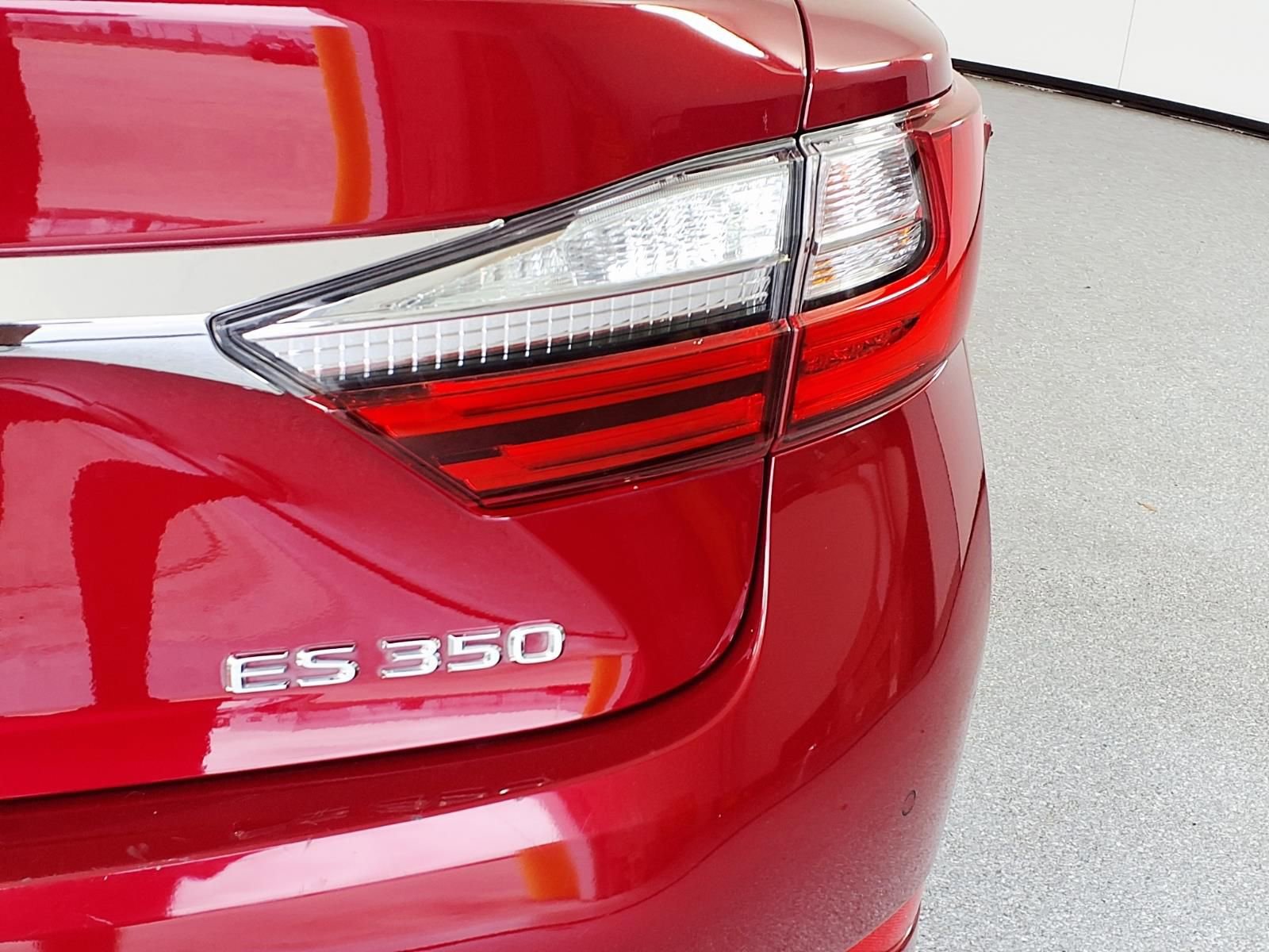 Used 2017 Lexus ES 350 w/ Luxury Package FWD image 8