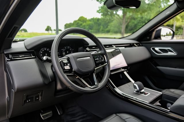 Used 2025 Land Rover Range Rover Velar Dynamic SE AWD/4WD image 2