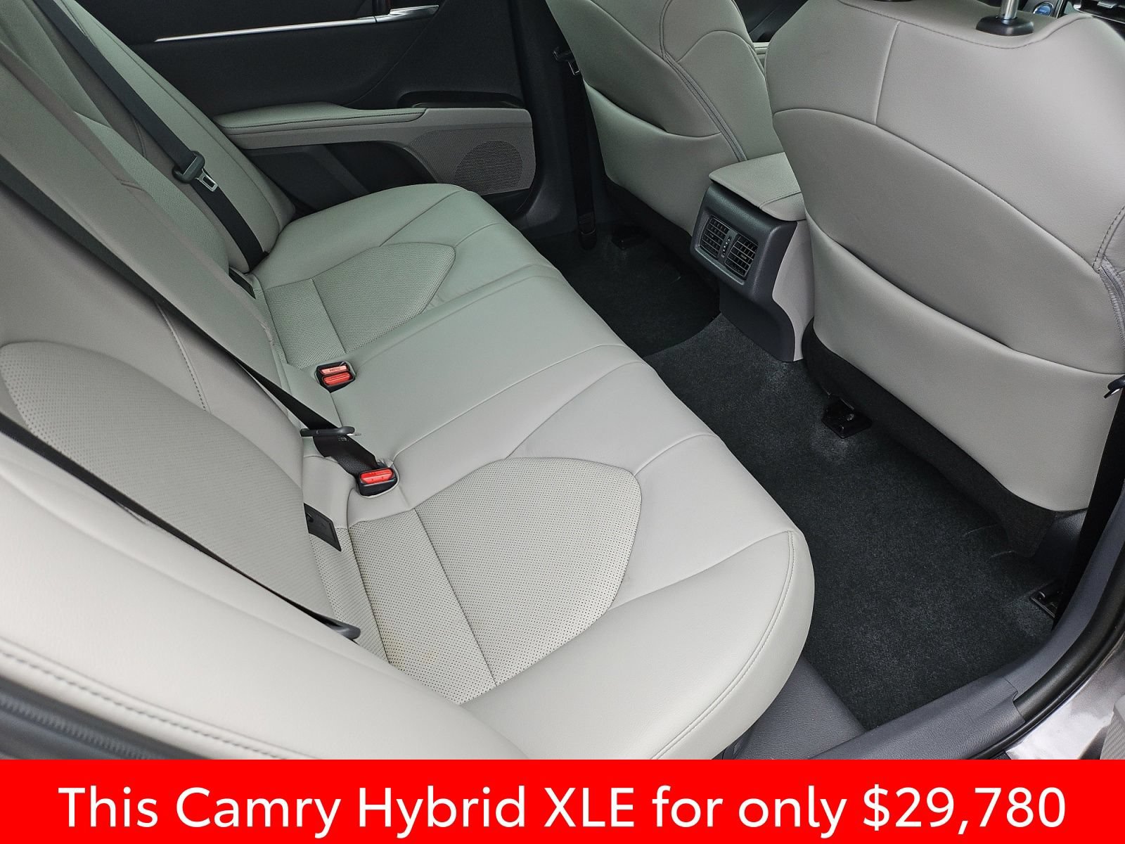 Used 2023 Toyota Camry XLE FWD image 32