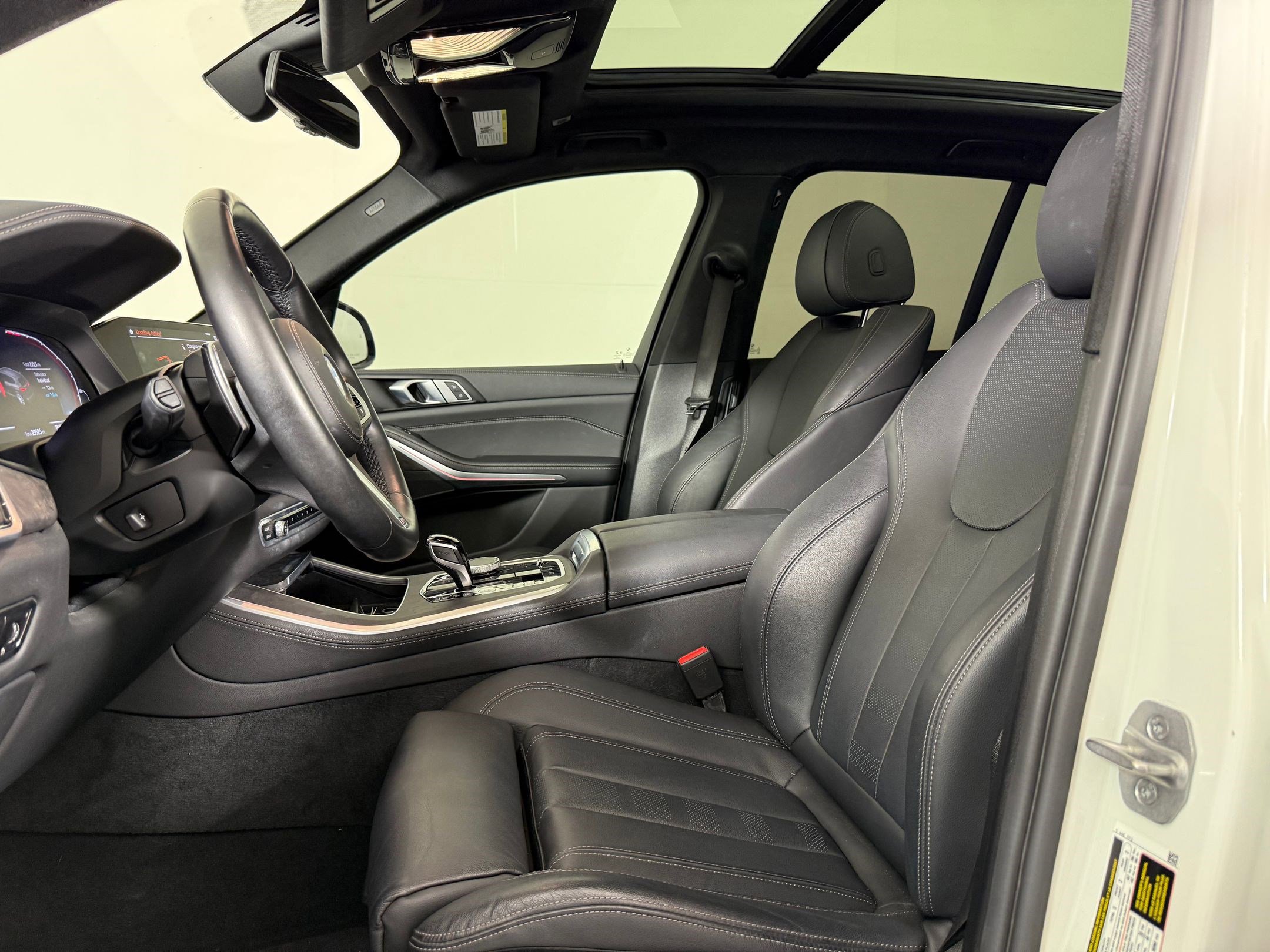 Used 2022 BMW X5 xDrive45e w/ M Sport Package image 5