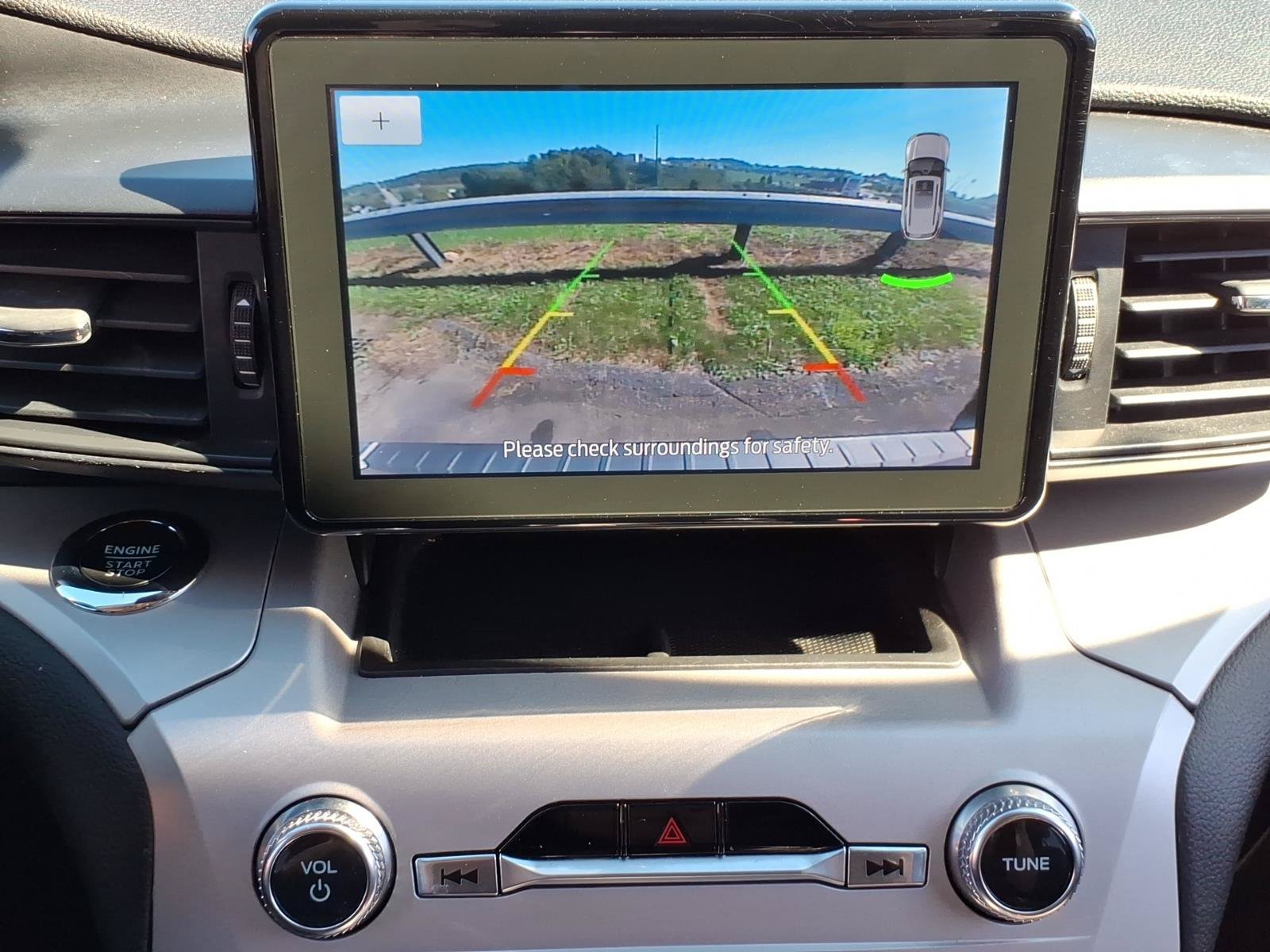 Used 2023 Ford Explorer XLT AWD/4WD image 16