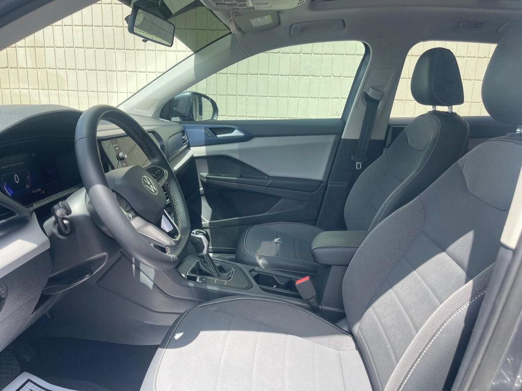 Used 2022 Volkswagen Taos SE FWD image 9