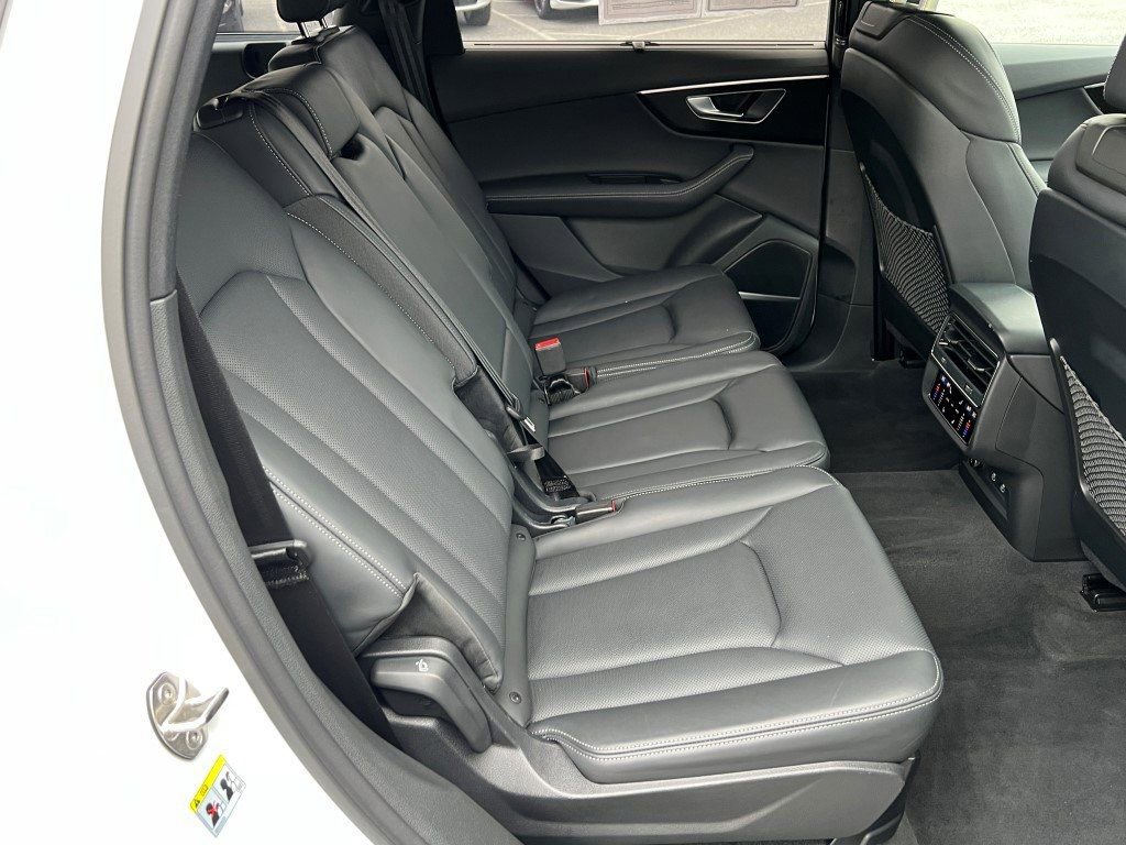 Used 2025 Audi Q7 3.0T Prestige w/ Prestige Package image 15