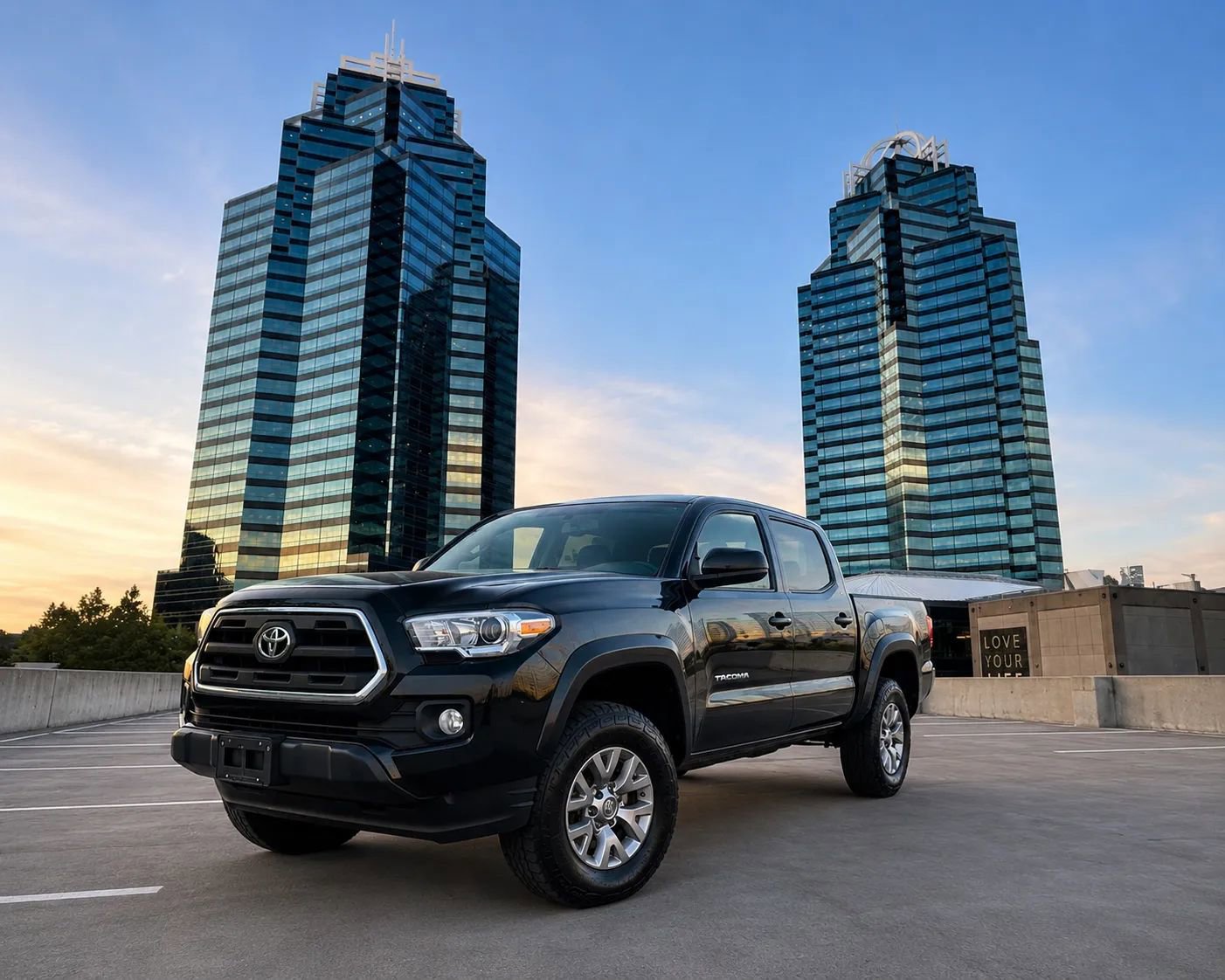 Used 2017 Toyota Tacoma SR5 w/ Tow Package AWD/4WD image 1