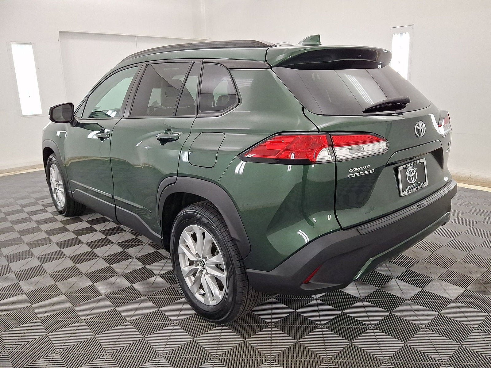 Used 2023 Toyota Corolla Cross LE AWD/4WD image 13