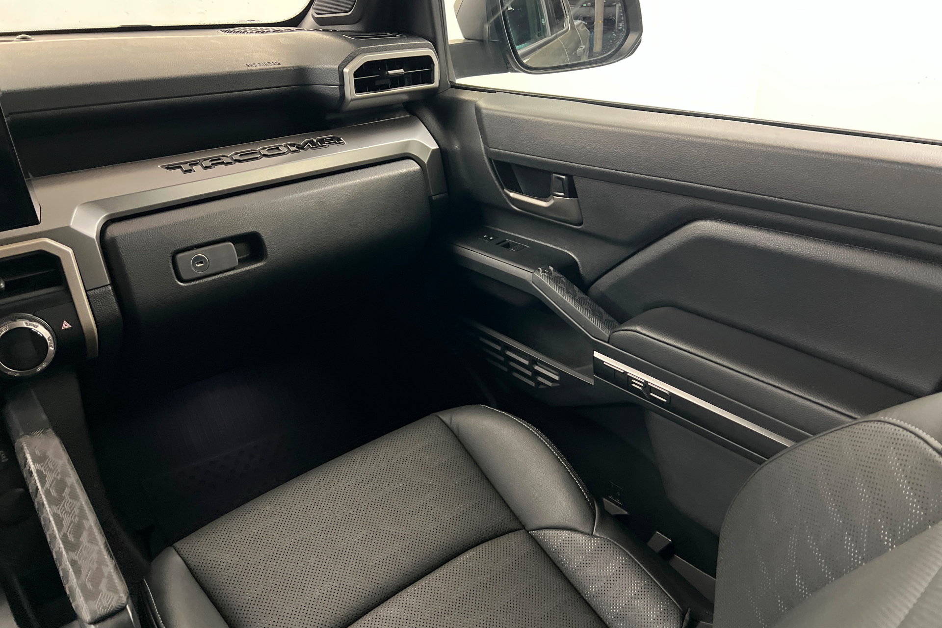 Used 2024 Toyota Tacoma TRD Off-Road AWD/4WD image 11