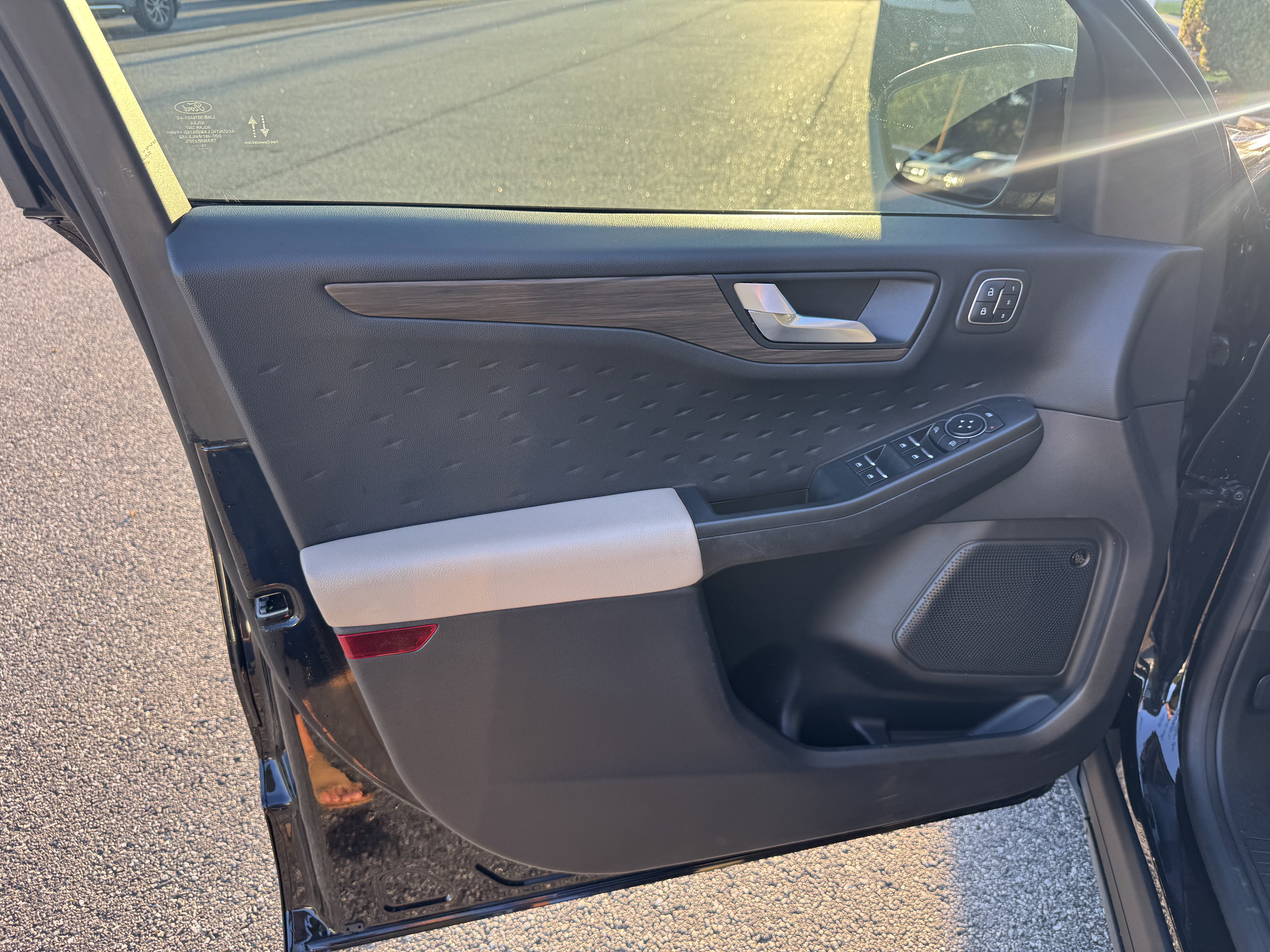 Used 2020 Ford Escape Titanium FWD image 6