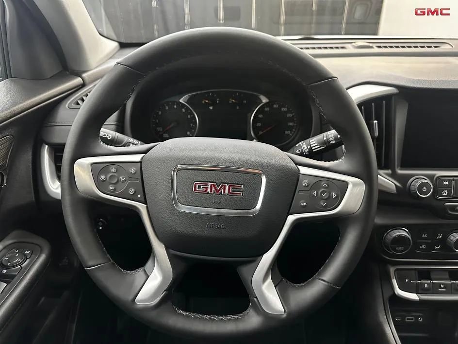 Used 2024 GMC Terrain SLT image 10