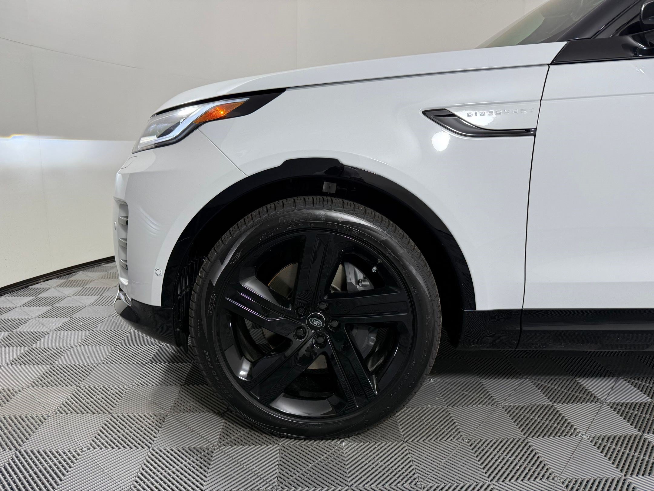 New 2026 Land Rover Discovery Limited Edition AWD/4WD image 13