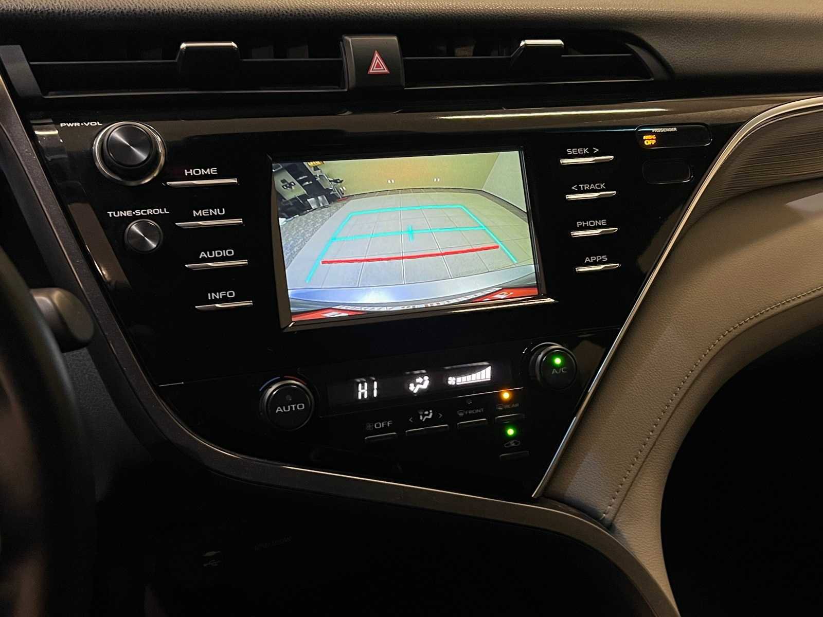 Used 2018 Toyota Camry SE image 25