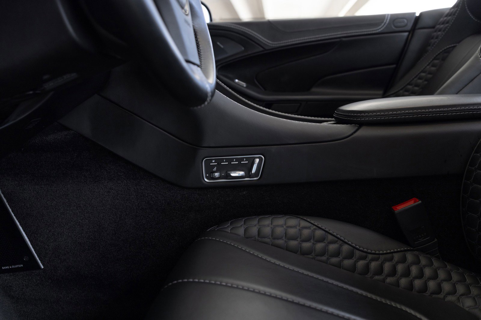 Used 2015 Aston Martin Vanquish Volante RWD image 55