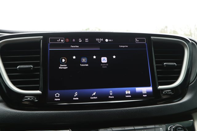 Used 2022 Chrysler Pacifica Touring-L image 16