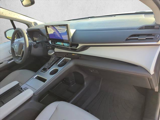Used 2025 Toyota Sienna XLE w/ XLE Plus Package FWD image 26