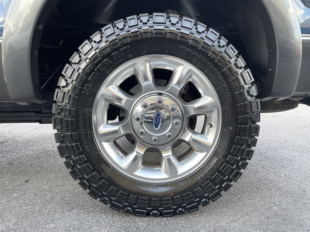 Used 2015 Ford F250 Lariat w/ Lariat Ultimate Package image 39