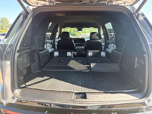 Used 2026 Chevrolet Traverse High Country AWD/4WD image 37