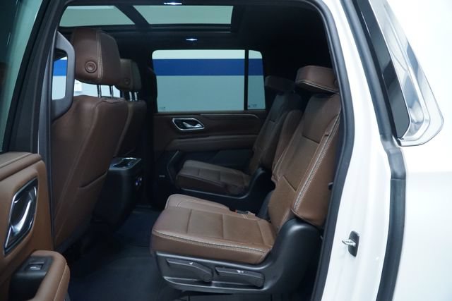 Used 2023 Chevrolet Suburban High Country AWD/4WD image 21