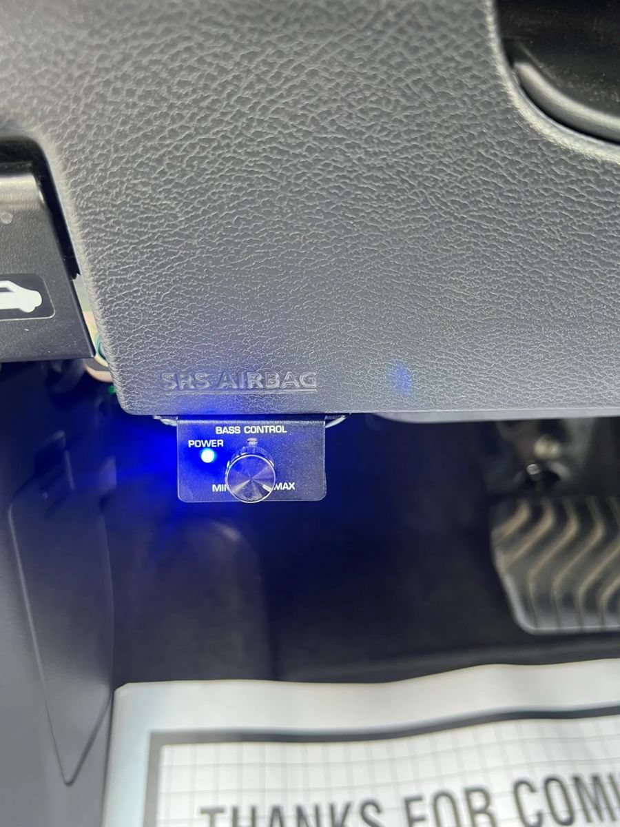 Used 2020 Nissan Versa SV w/ Electronics Package FWD image 17
