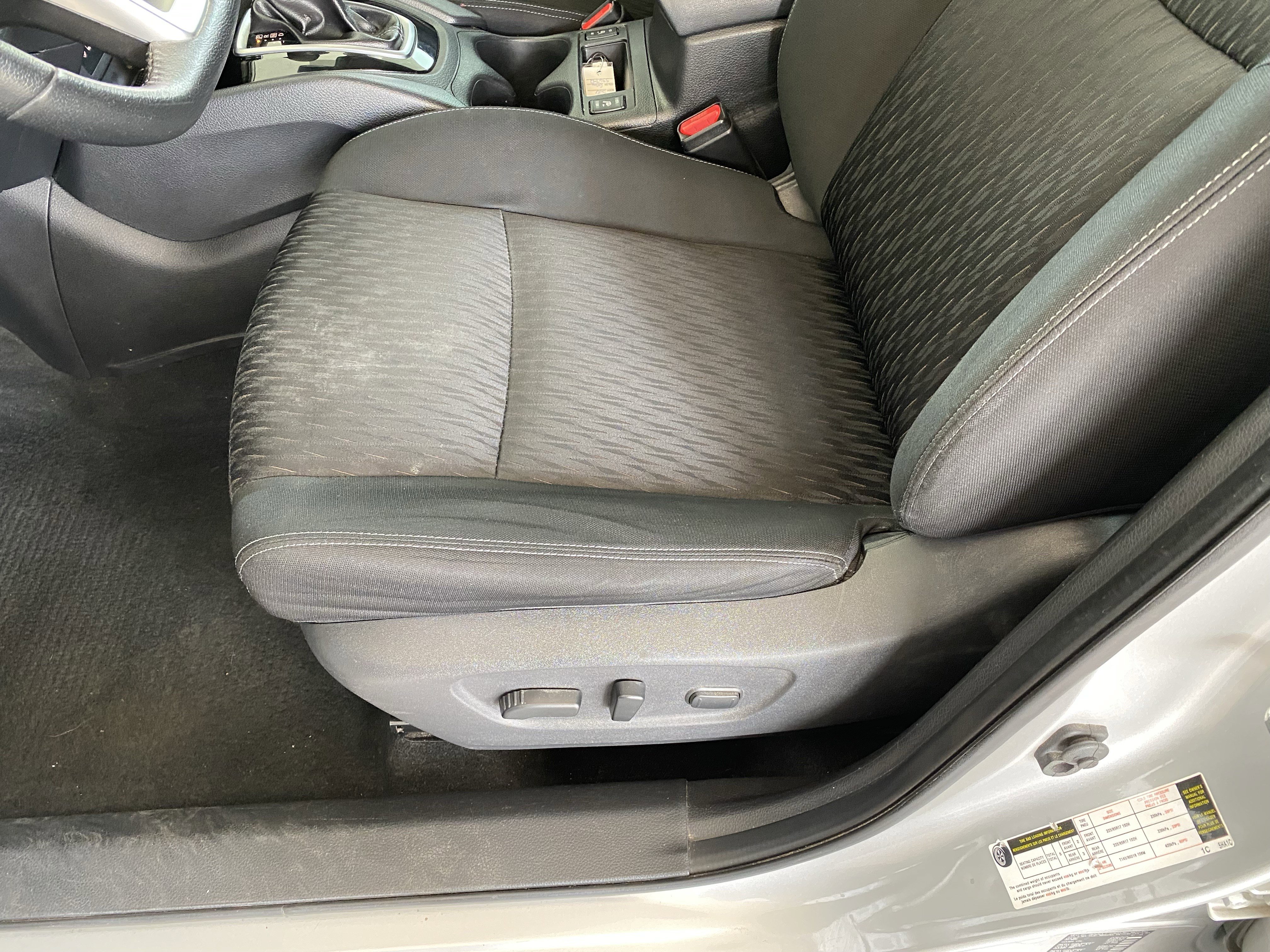 Used 2020 Nissan Rogue SV FWD image 12