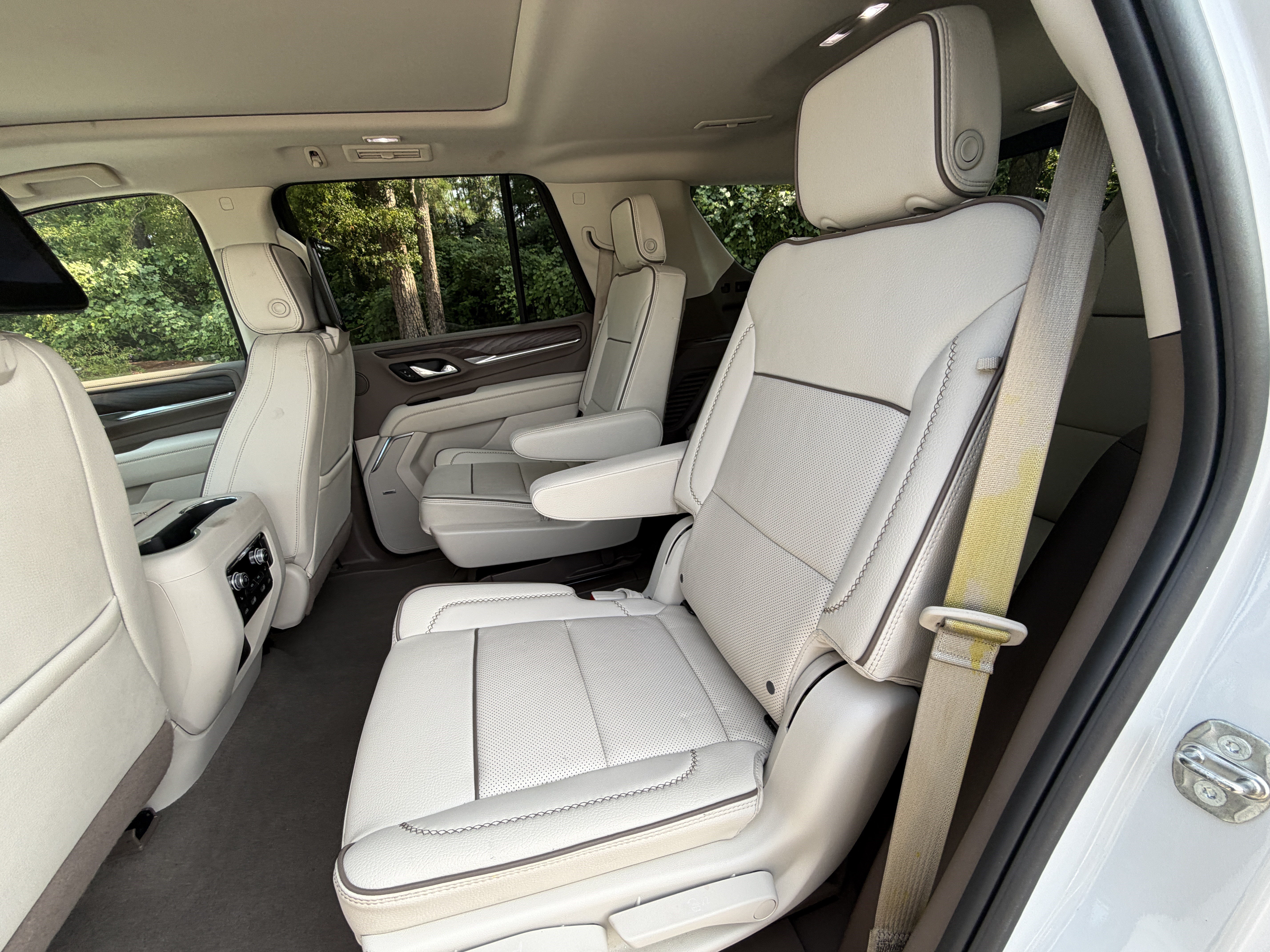 Used 2024 GMC Yukon Denali w/ Denali Reserve Package RWD image 11