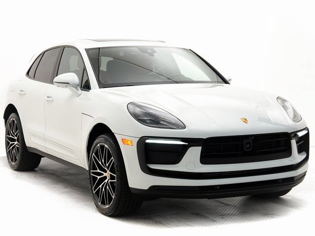 Certified 2025 Porsche Macan AWD/4WD image 35