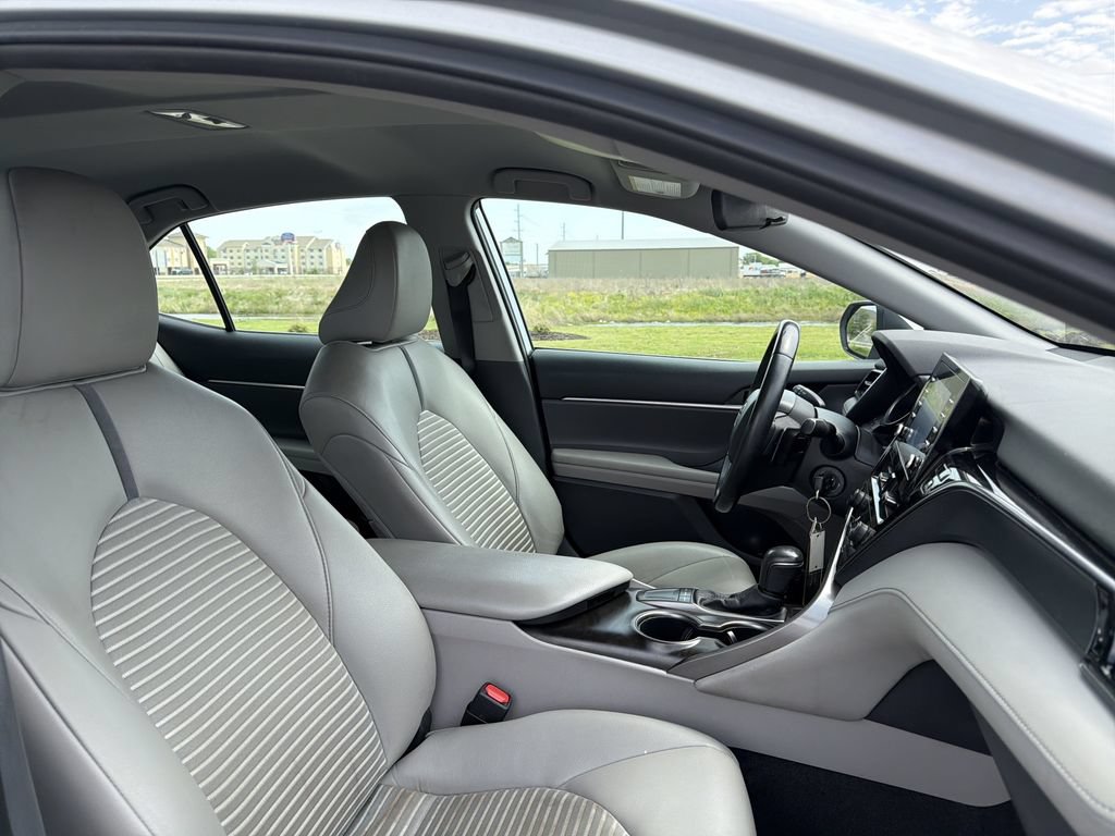 Used 2023 Toyota Camry SE FWD image 13