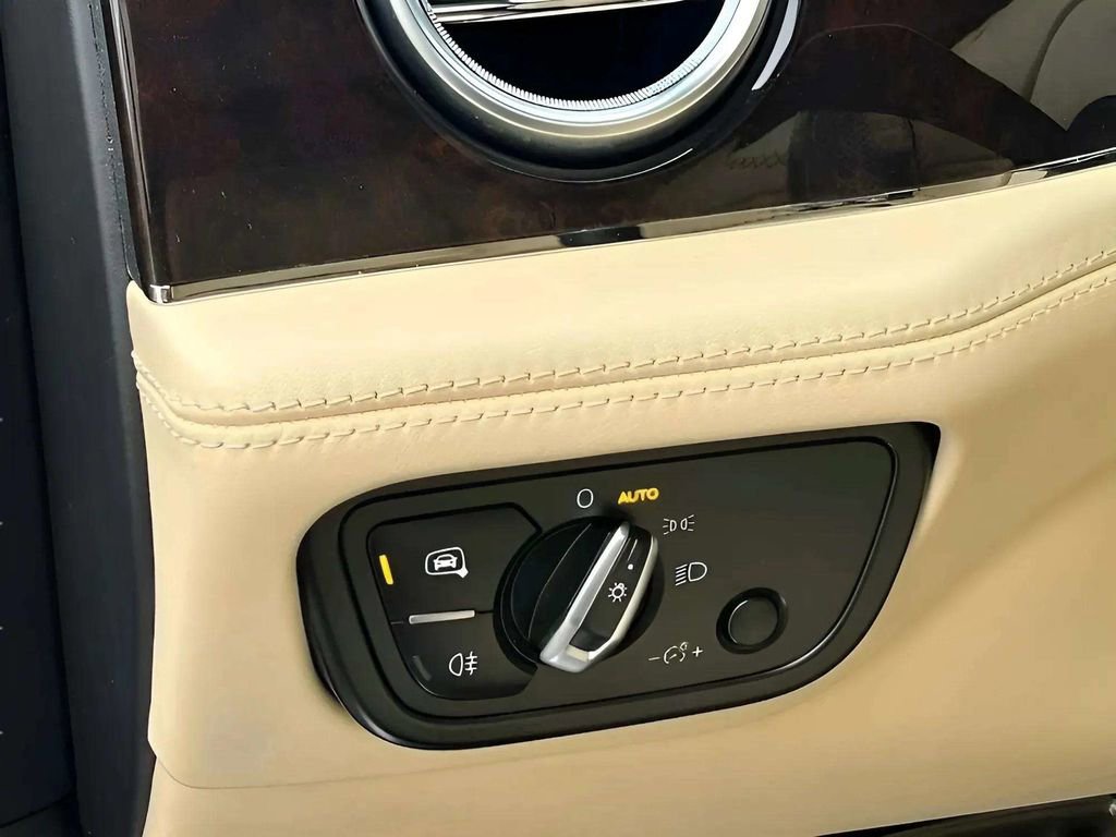 Used 2017 Bentley Bentayga image 31