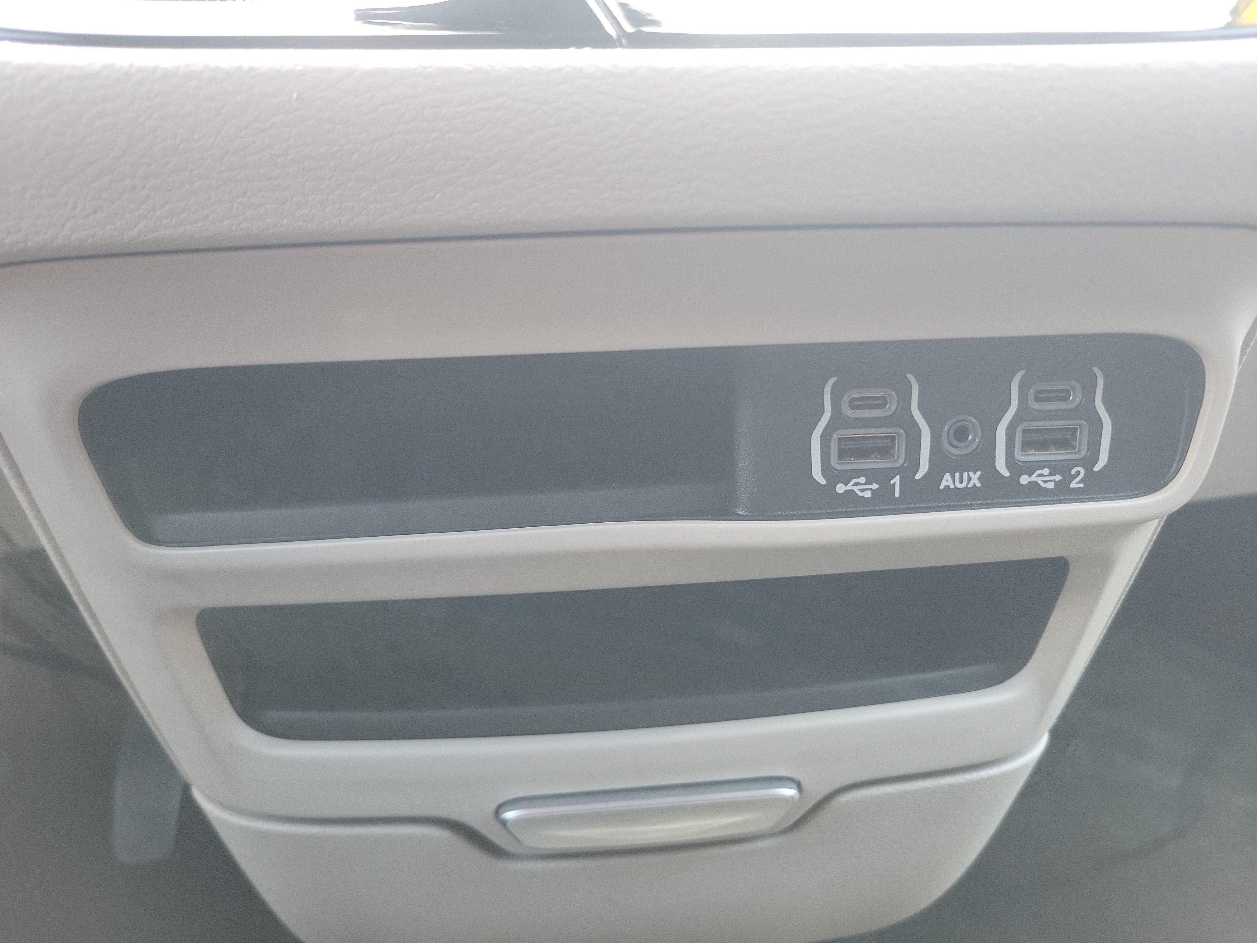 Used 2024 Chrysler Voyager LX FWD image 28