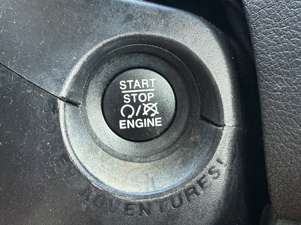 Used 2016 Jeep Renegade Trailhawk w/ Premium Trailhawk Package image 30