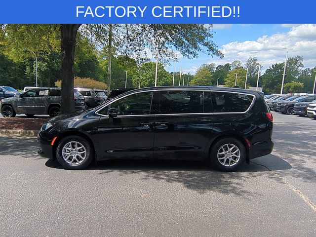 Used 2025 Chrysler Voyager LX FWD image 2