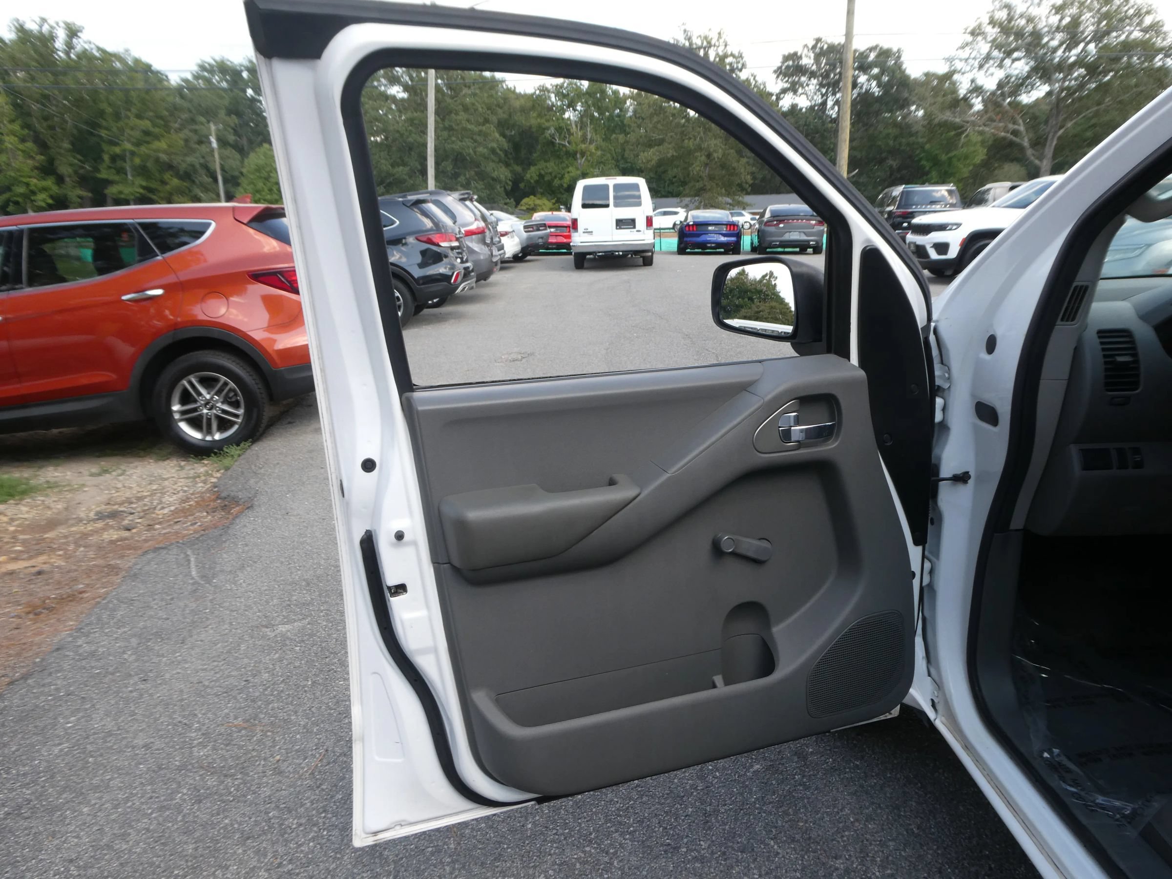 Used 2007 Nissan Frontier XE w/ Preferred Pkg RWD image 11