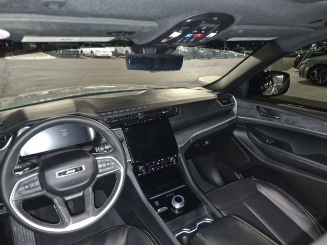 Used 2024 Jeep Grand Cherokee Limited w/ Luxury Tech Group II image 8