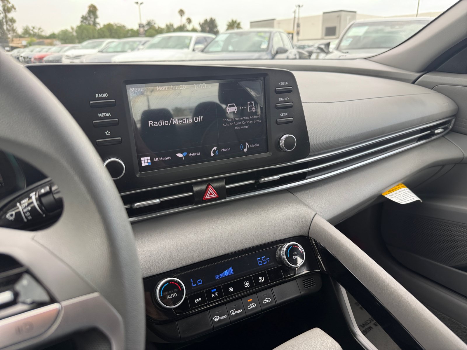 Used 2026 Hyundai Elantra Hybrid w/ Cargo Package FWD image 16