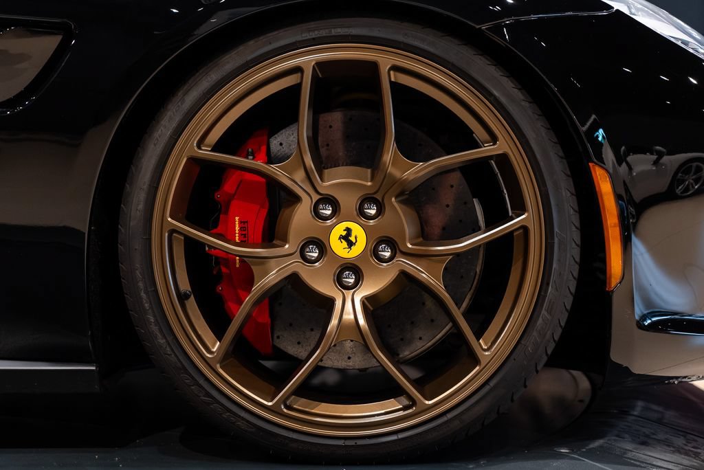 Used 2018 Ferrari GTC4Lusso AWD/4WD image 16