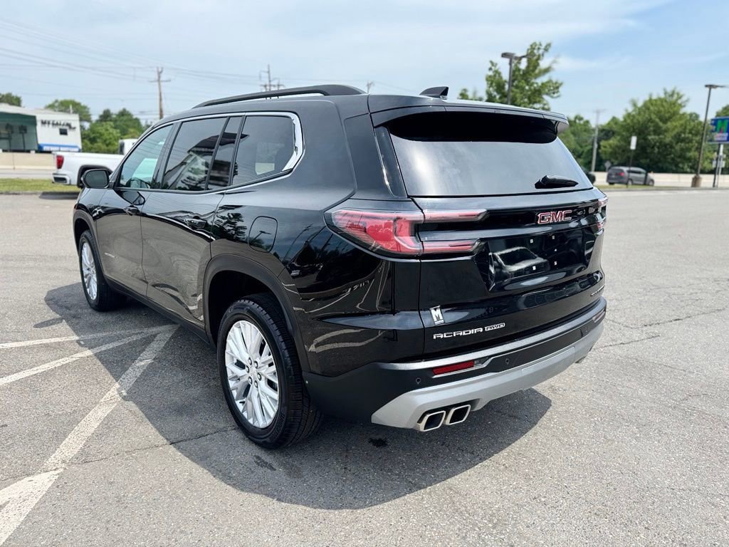 Used 2025 GMC Acadia Elevation w/ Elevation Premium Package AWD/4WD image 4