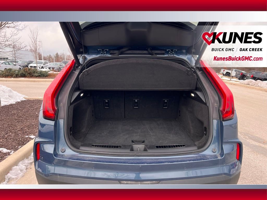 Used 2025 Cadillac XT4 Premium Luxury image 8