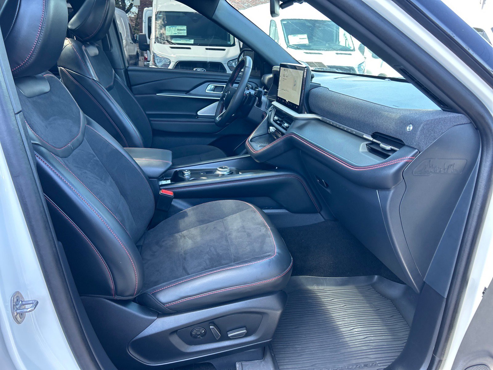 Certified 2025 Ford Explorer ST image 21