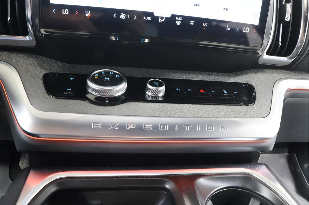 Used 2025 Ford Expedition Tremor AWD/4WD image 10