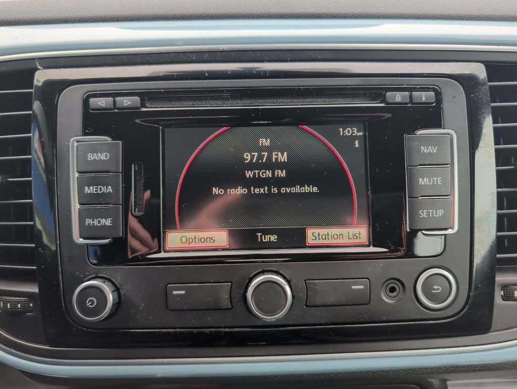 Used 2013 Volkswagen Beetle TDI image 13