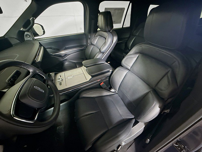 New 2027 Lincoln Navigator Reserve w/ Jet Appearance Package AWD/4WD image 11
