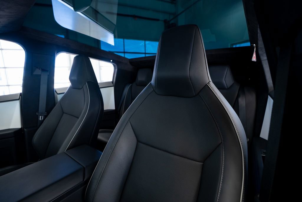 Used 2024 Tesla Cybertruck AWD Crew Cab image 28