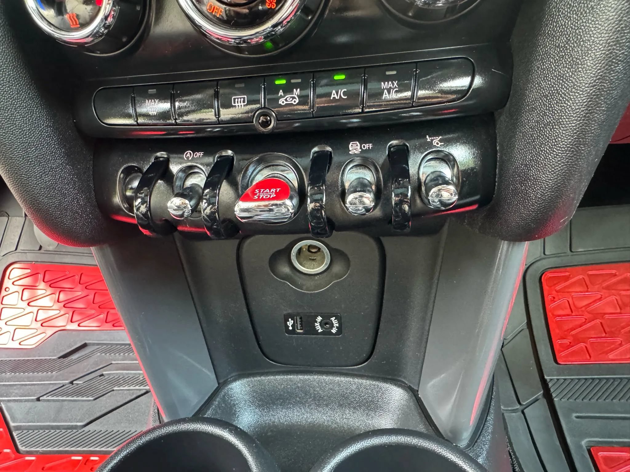 Used 2016 MINI Cooper 4-Door Hardtop w/ Premium Package FWD image 17