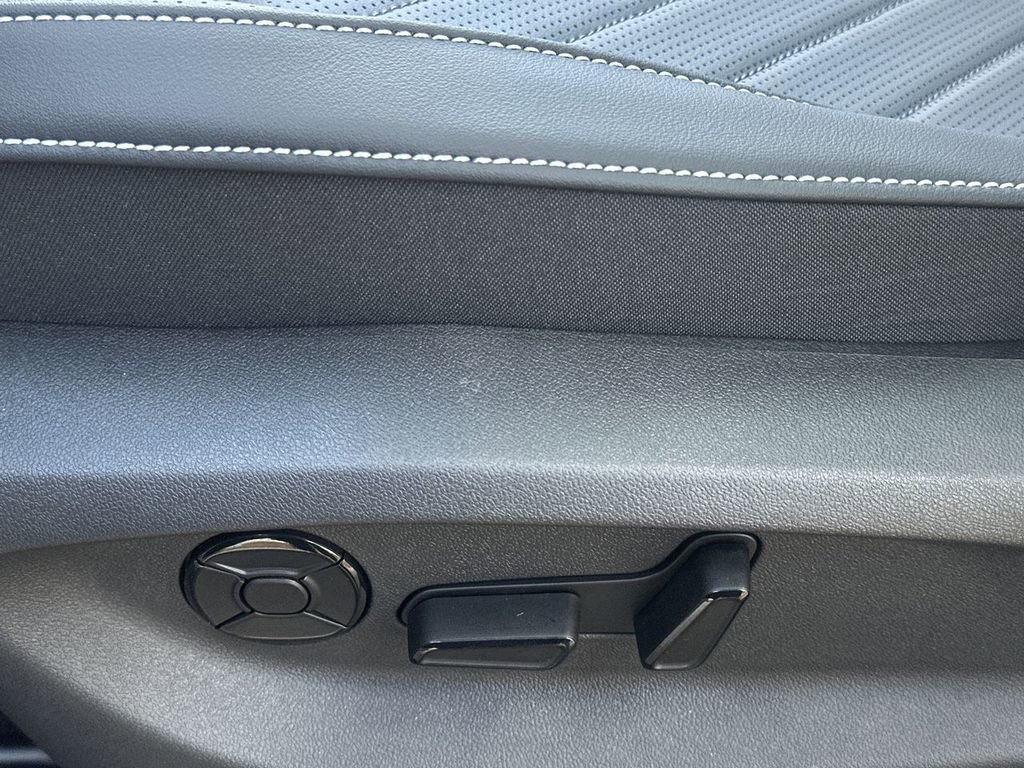 New 2026 Volkswagen Tiguan SE R-Line image 12