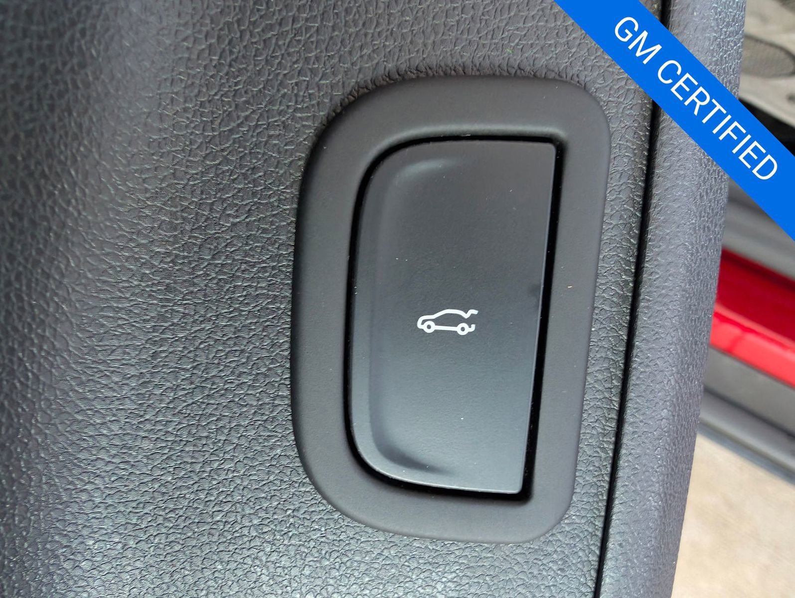 Used 2025 Chevrolet Traverse LT image 9