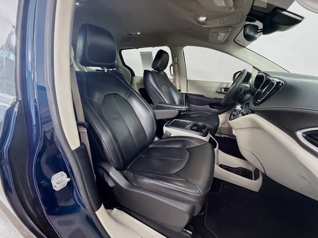Used 2022 Chrysler Pacifica Touring-L AWD/4WD image 28