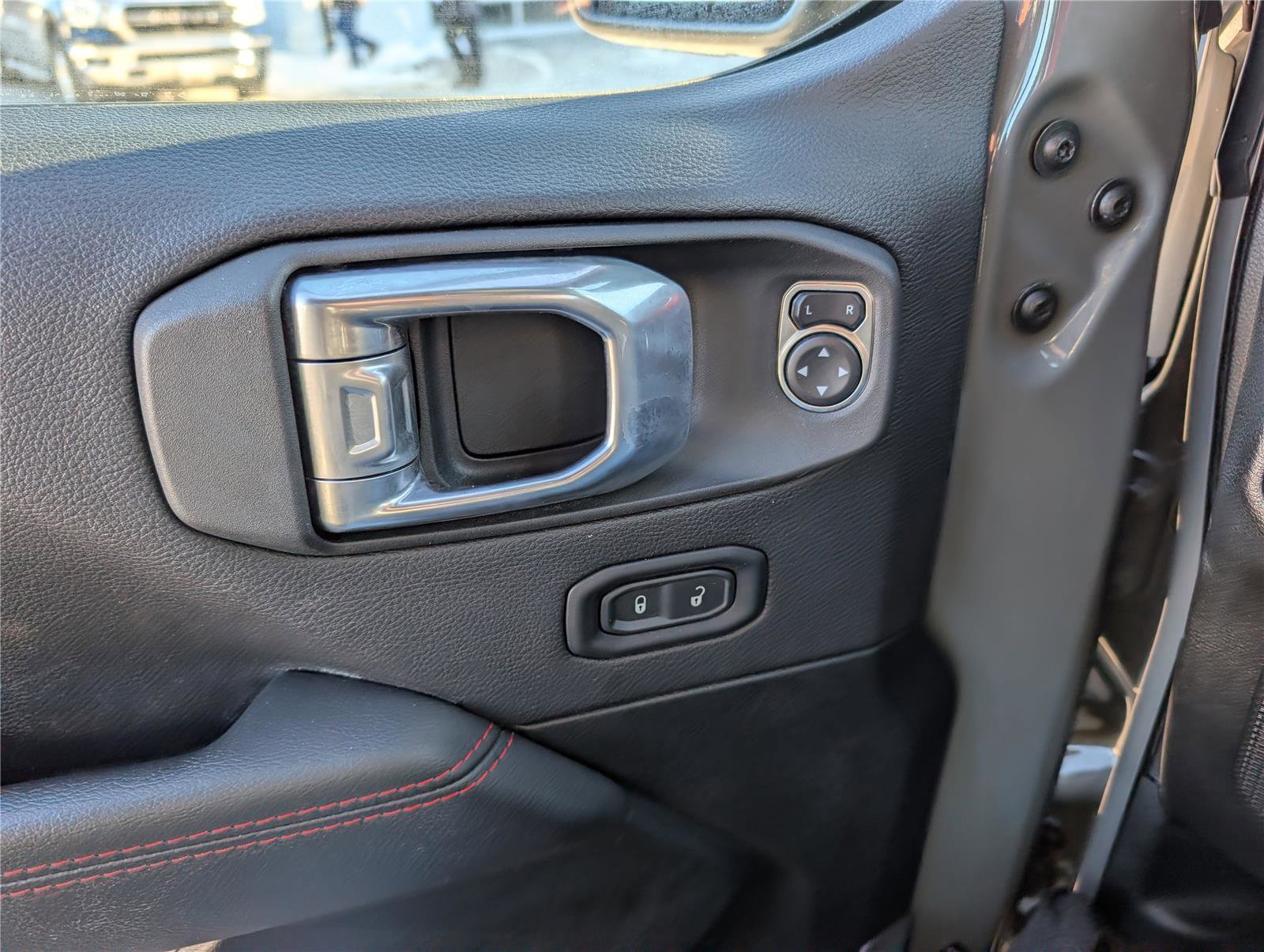 Used 2022 Jeep Gladiator Rubicon w/ Cold Weather Group image 19